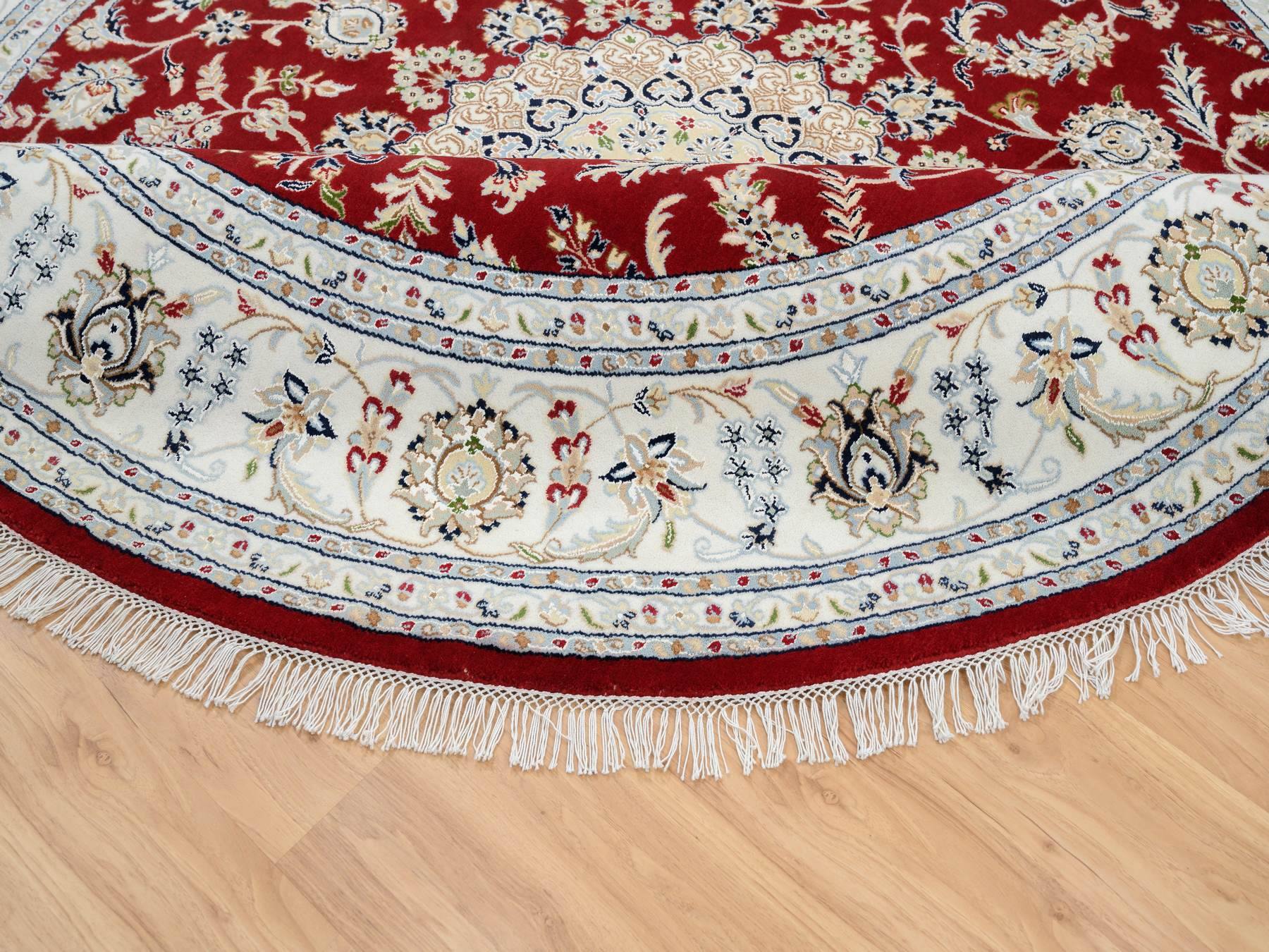 Traditional Rugs LUV582471